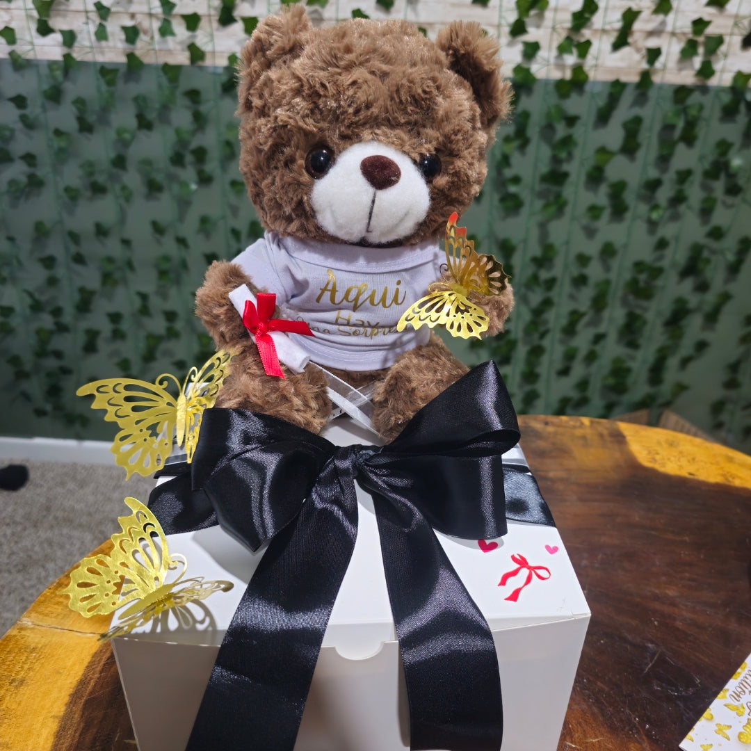 Caja con rosas, chocolates y oso