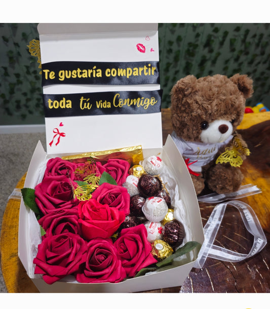 Caja con rosas, chocolates y oso